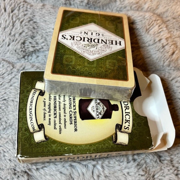 NEW IN BOX Hendrick’s Gin Sealed Playing Cards Mancave Poker Bar Gift - Picture 5 of 5